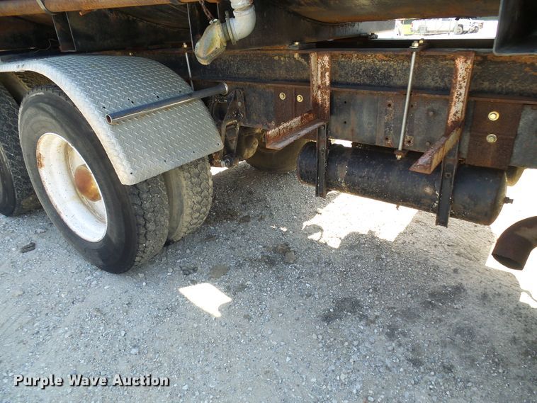 image for item DI0506 1980 International 210 tank truck