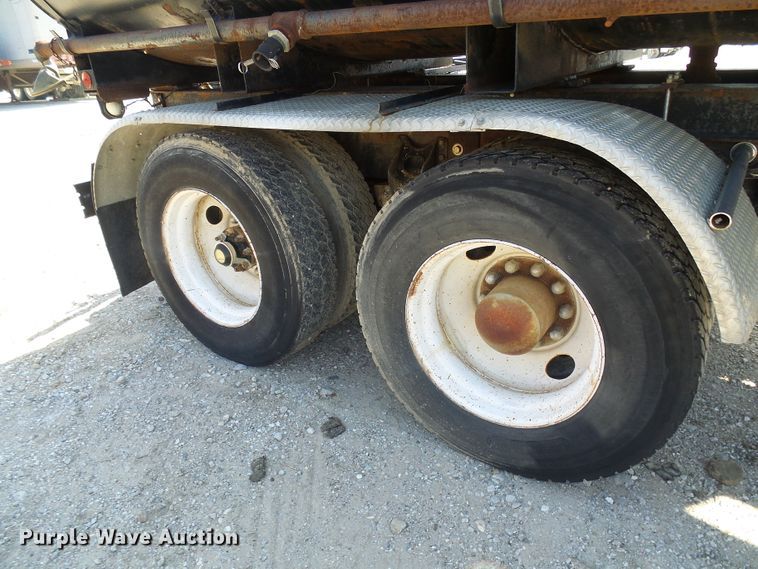 image for item DI0506 1980 International 210 tank truck