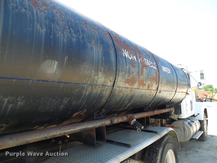 image for item DI0506 1980 International 210 tank truck