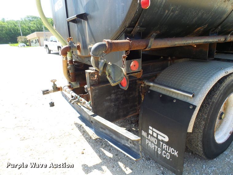 image for item DI0506 1980 International 210 tank truck