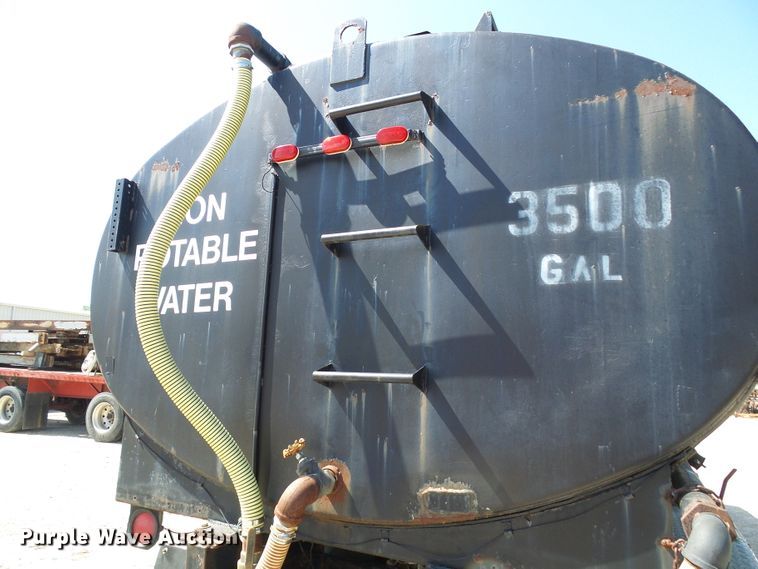 image for item DI0506 1980 International 210 tank truck