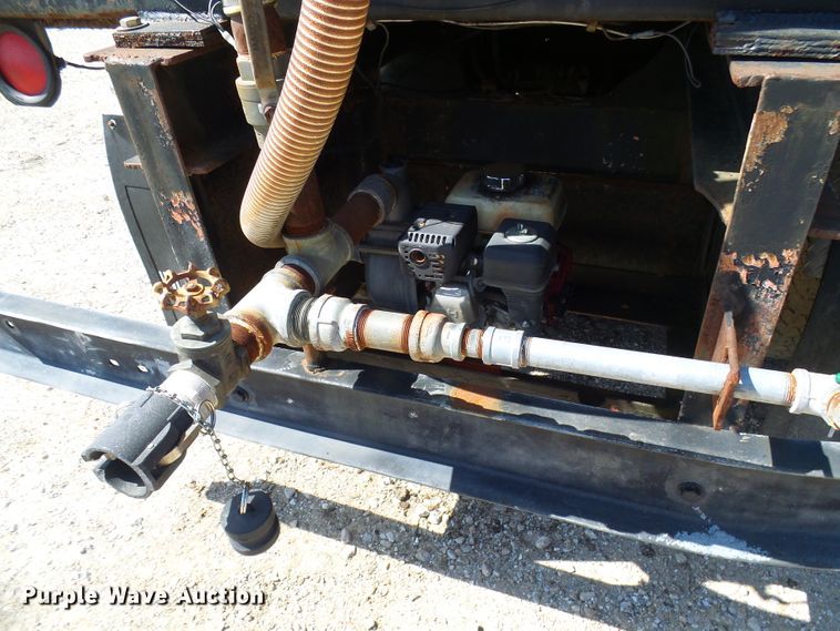 image for item DI0506 1980 International 210 tank truck