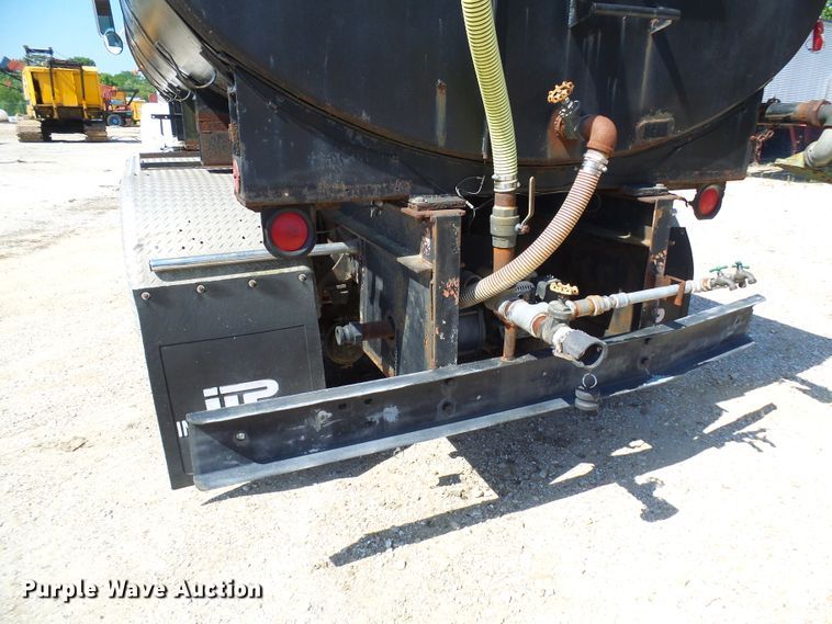 image for item DI0506 1980 International 210 tank truck