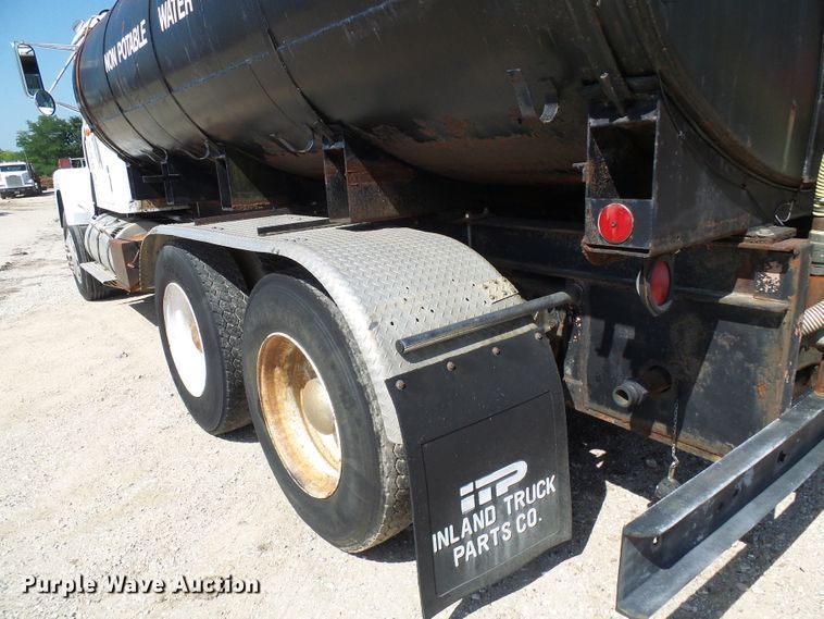 image for item DI0506 1980 International 210 tank truck