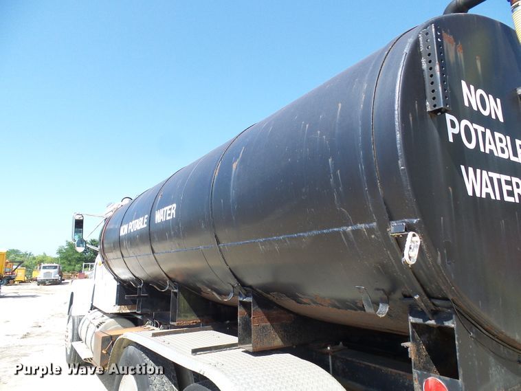 image for item DI0506 1980 International 210 tank truck