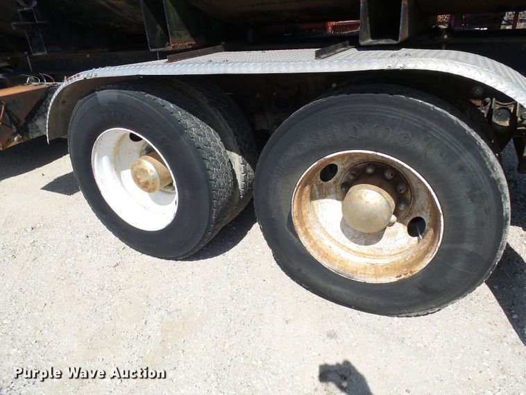 image for item DI0506 1980 International 210 tank truck