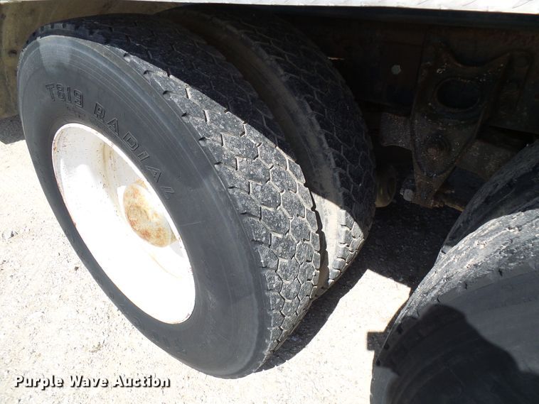 image for item DI0506 1980 International 210 tank truck