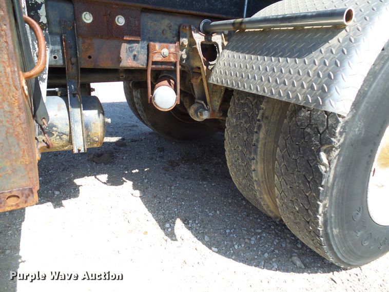 image for item DI0506 1980 International 210 tank truck