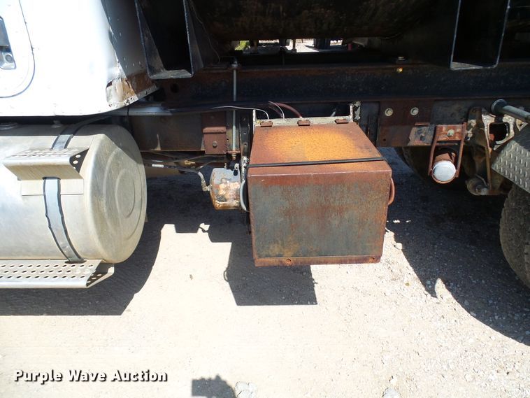 image for item DI0506 1980 International 210 tank truck