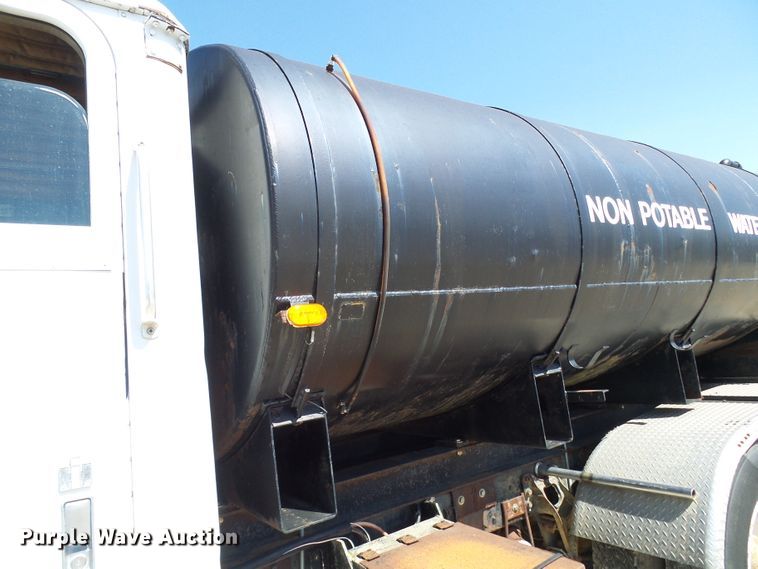 image for item DI0506 1980 International 210 tank truck