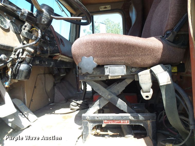 image for item DI0506 1980 International 210 tank truck