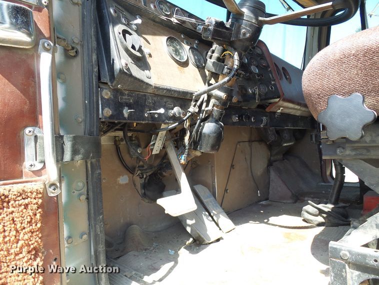 image for item DI0506 1980 International 210 tank truck