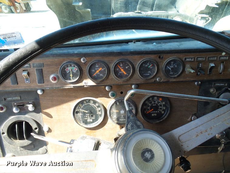 image for item DI0506 1980 International 210 tank truck