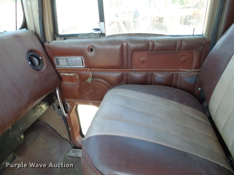 image for item DI0506 1980 International 210 tank truck