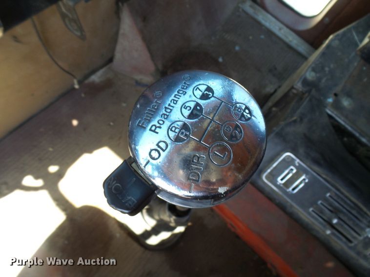 image for item DI0506 1980 International 210 tank truck