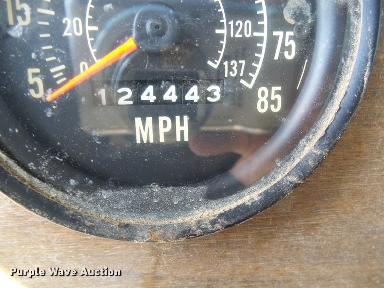 image for item DI0506 1980 International 210 tank truck