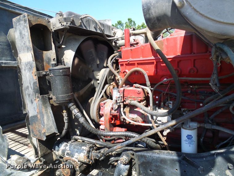 image for item DI0506 1980 International 210 tank truck