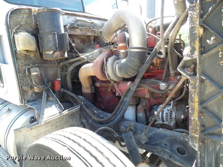 image for item DI0506 1980 International 210 tank truck