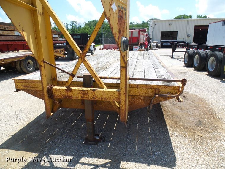 image for item DI0509 1996 Belshe DT235 equipment trailer