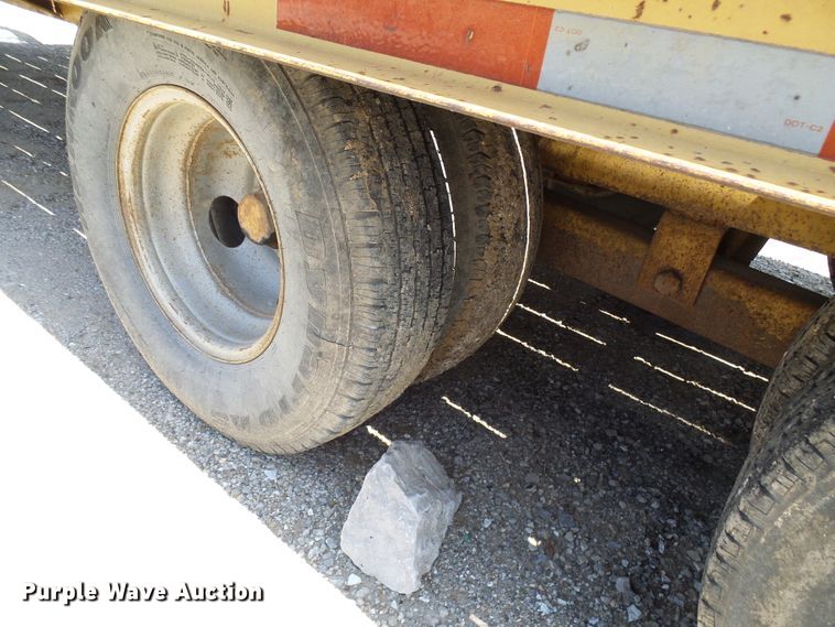 image for item DI0509 1996 Belshe DT235 equipment trailer