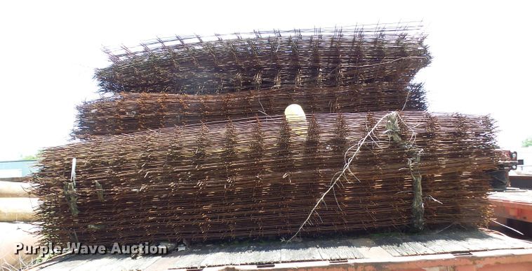 image for item DI0511 Approximately 400 welded wire panels