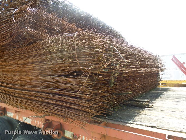 image for item DI0511 Approximately 400 welded wire panels