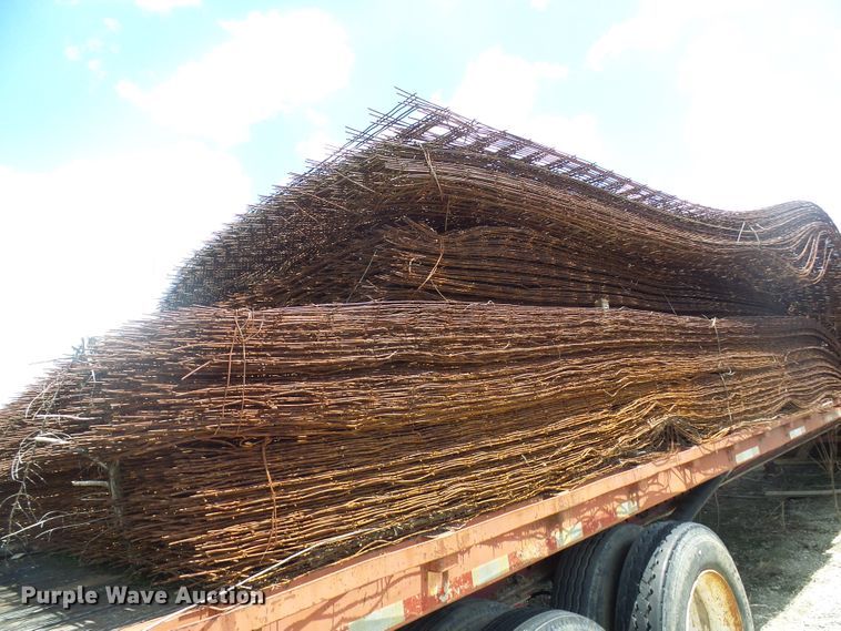 image for item DI0511 Approximately 400 welded wire panels