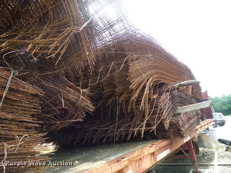 image for item DI0511 Approximately 400 welded wire panels