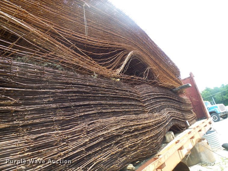 image for item DI0511 Approximately 400 welded wire panels