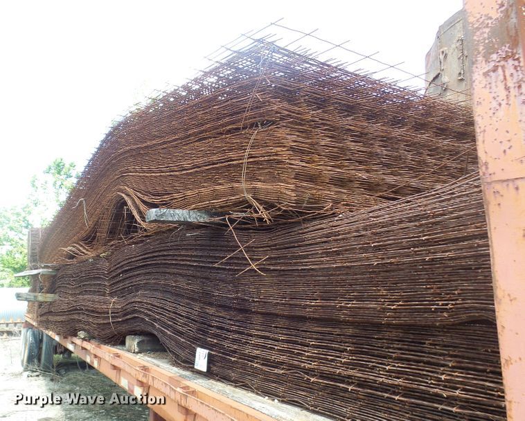 image for item DI0511 Approximately 400 welded wire panels