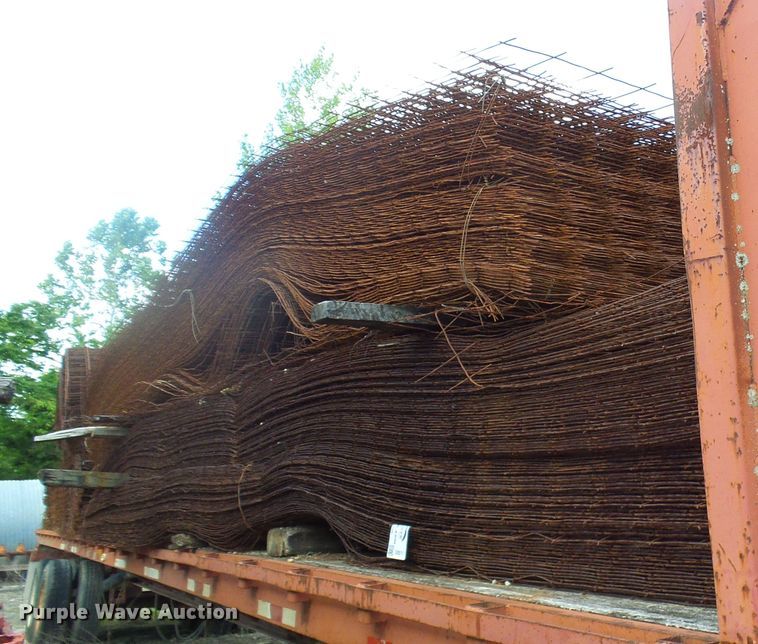 image for item DI0511 Approximately 400 welded wire panels