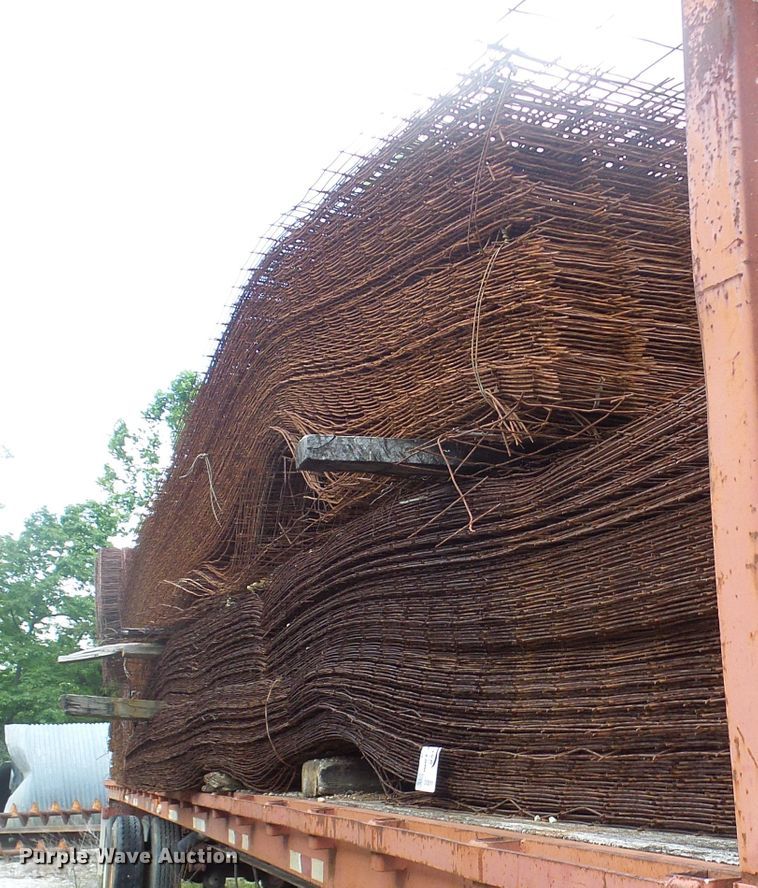 image for item DI0511 Approximately 400 welded wire panels