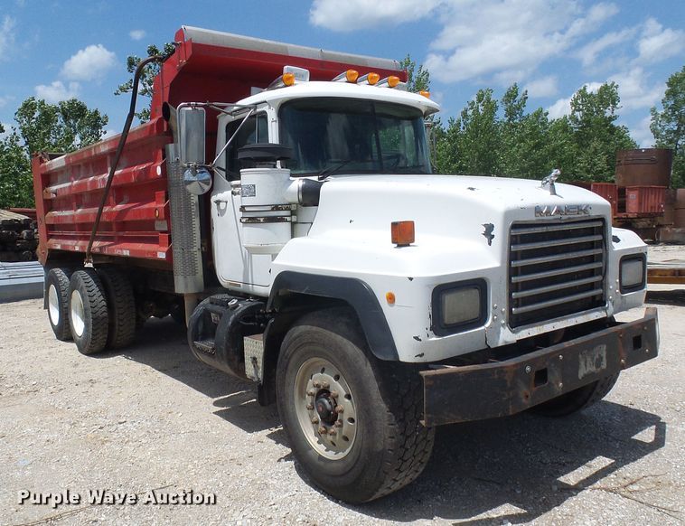 image for item DI0516 2000 Mack RD688S dump truck