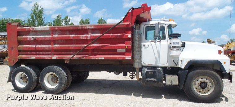 image for item DI0516 2000 Mack RD688S dump truck