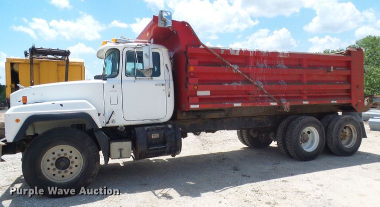 image for item DI0516 2000 Mack RD688S dump truck