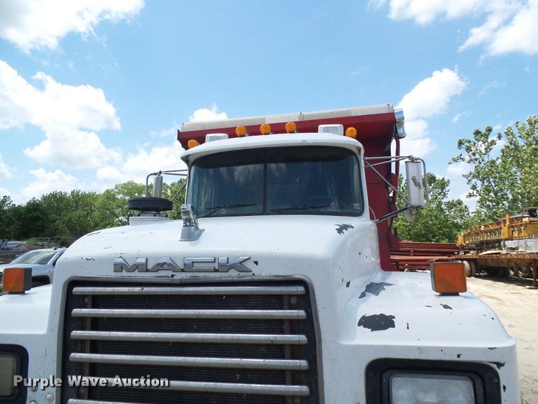 image for item DI0516 2000 Mack RD688S dump truck