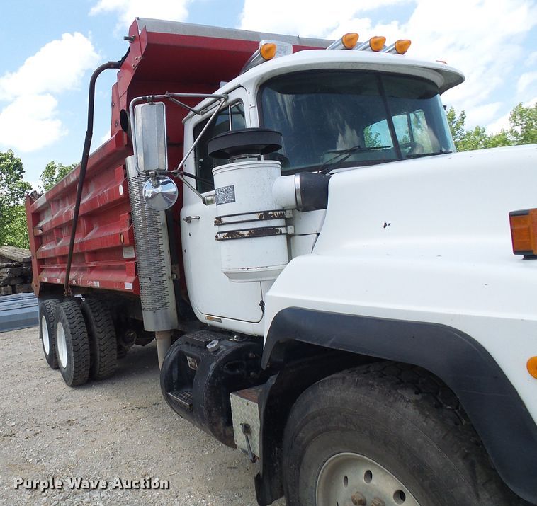 image for item DI0516 2000 Mack RD688S dump truck