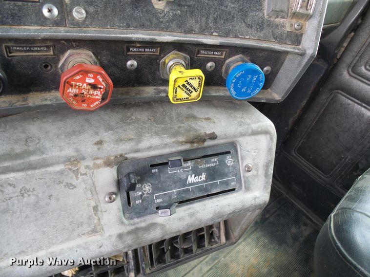 image for item DI0516 2000 Mack RD688S dump truck