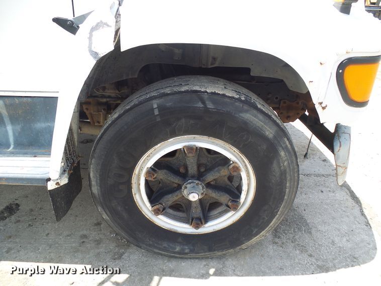 image for item DI0519 1997 Ford F700 dump flatbed truck