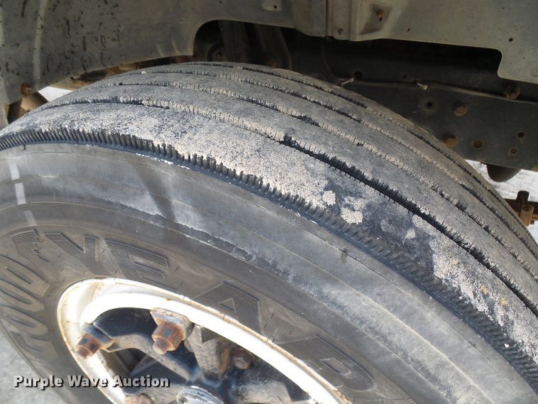 image for item DI0519 1997 Ford F700 dump flatbed truck