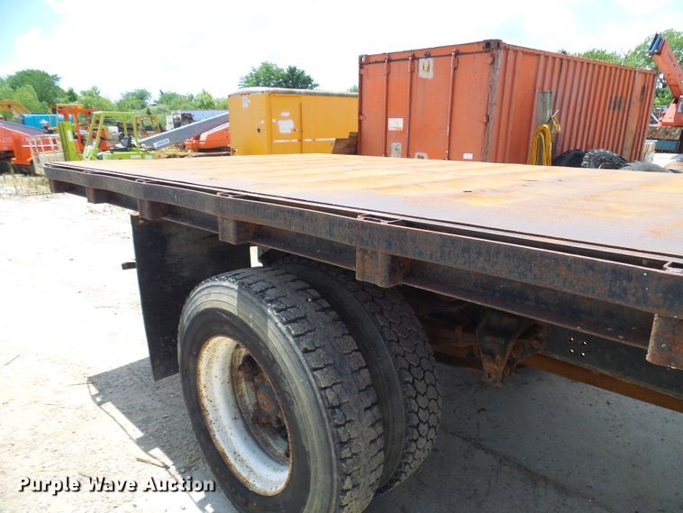 image for item DI0519 1997 Ford F700 dump flatbed truck