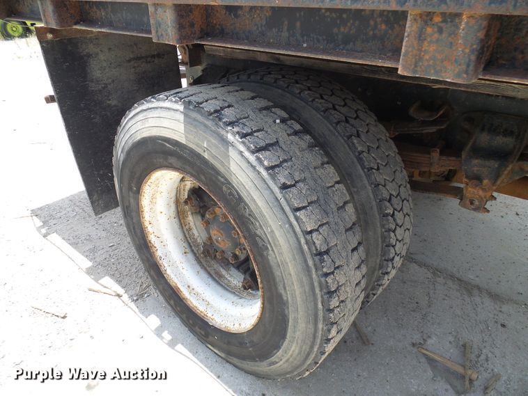 image for item DI0519 1997 Ford F700 dump flatbed truck