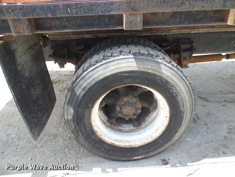 image for item DI0519 1997 Ford F700 dump flatbed truck