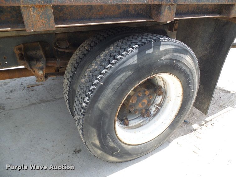 image for item DI0519 1997 Ford F700 dump flatbed truck