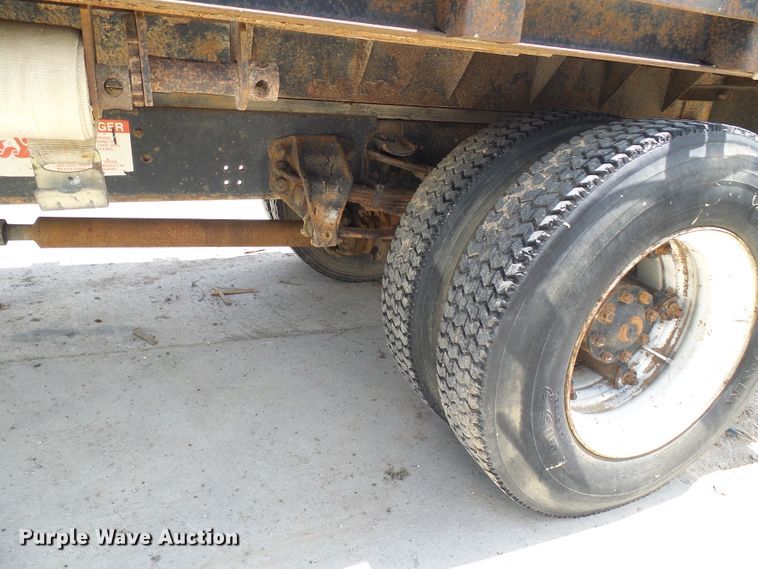 image for item DI0519 1997 Ford F700 dump flatbed truck