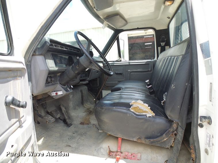 image for item DI0519 1997 Ford F700 dump flatbed truck