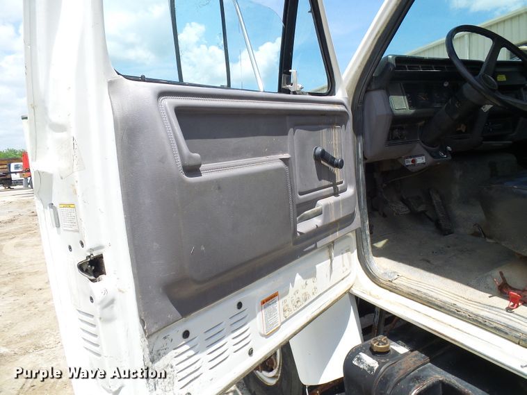 image for item DI0519 1997 Ford F700 dump flatbed truck