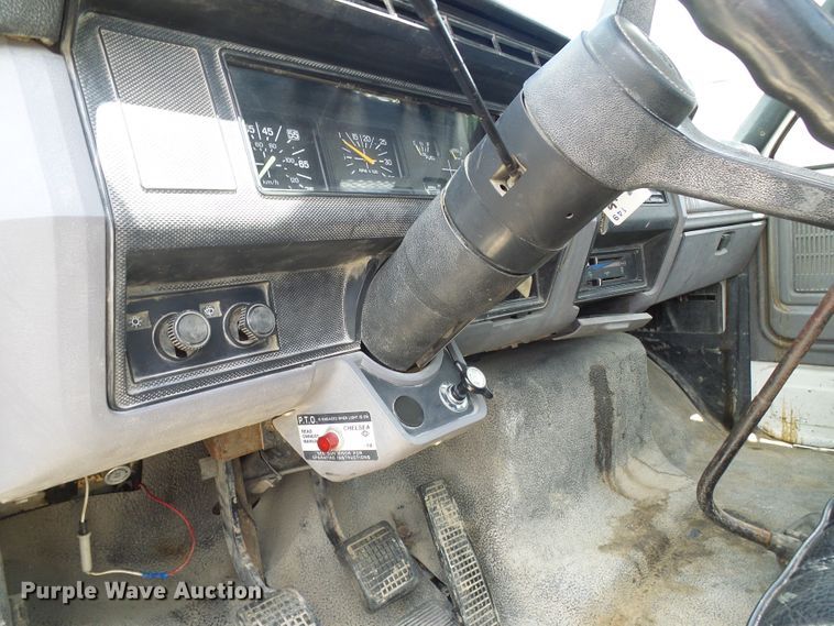 image for item DI0519 1997 Ford F700 dump flatbed truck