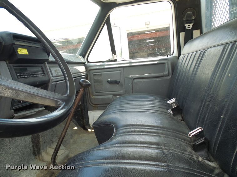 image for item DI0519 1997 Ford F700 dump flatbed truck