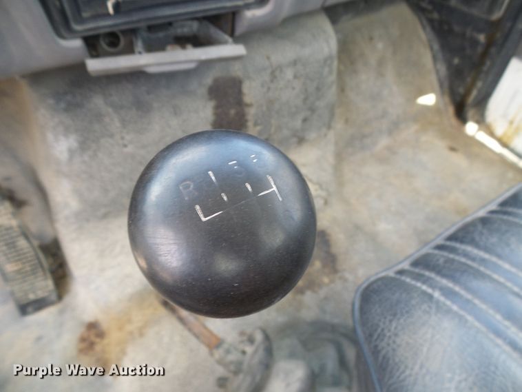 image for item DI0519 1997 Ford F700 dump flatbed truck